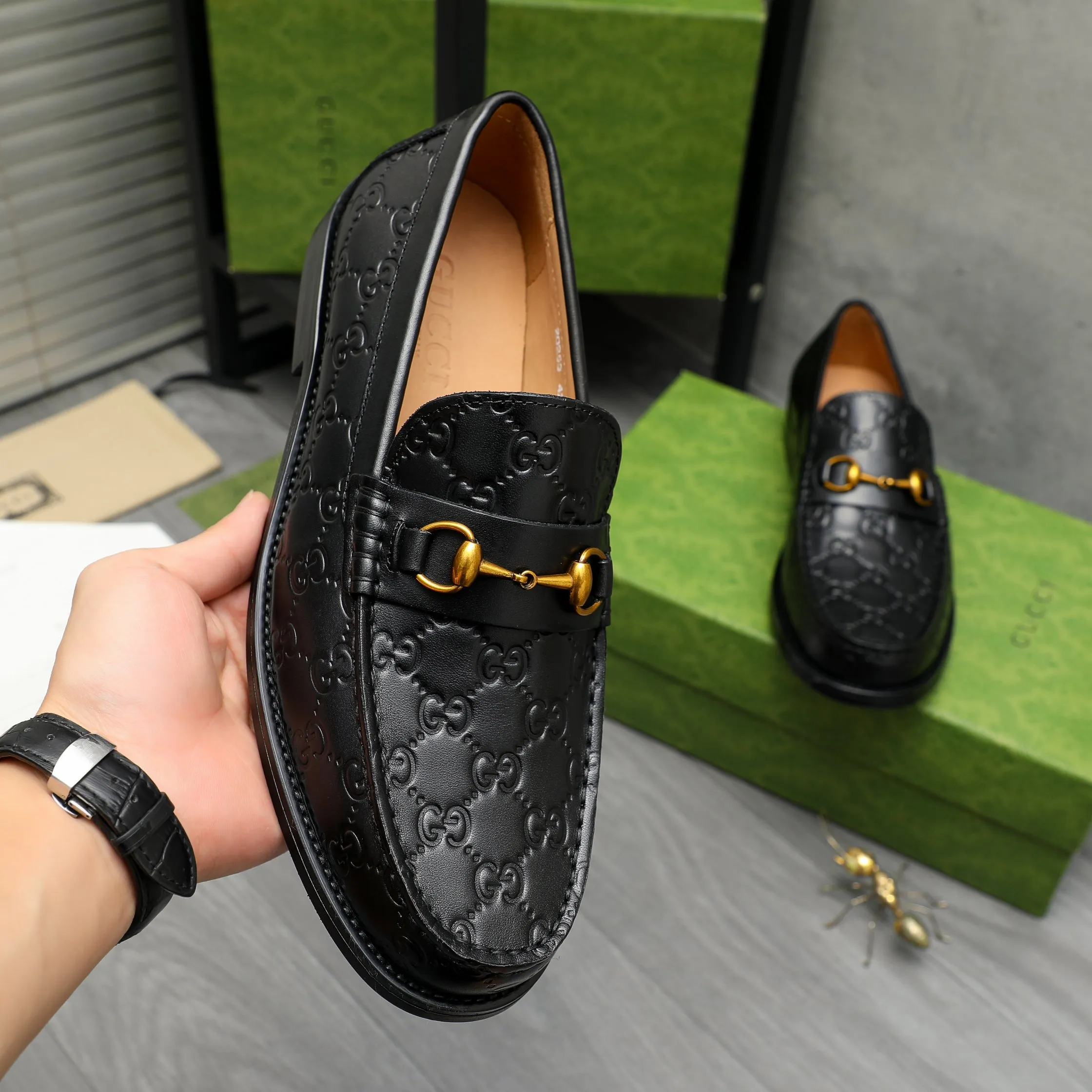 Men's shoes 💰420 Product trademark: GUCCI "Gucci" business slip-on leather shoes Regular size: 38-45 (45. Customized, non-returnable) Product materials: Selected embossed cowhide upper, cowhide lining, original rubber outsole